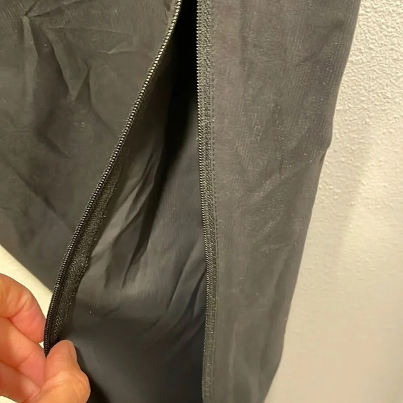 Arc’teryx Mens zippered black pants - Picture 3 of 16